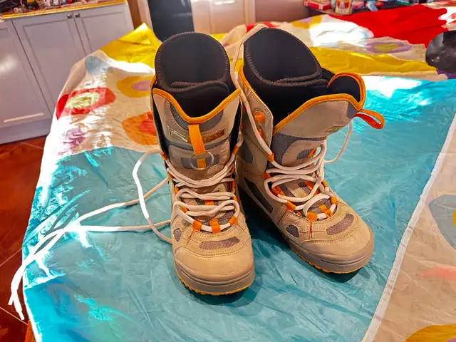 snow board boots x2 in Snowboard in St. Albert - Image 8