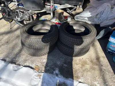 Set of 4 Michelin X-Ice Snow winter tires in very good condition. ($550) Even wear, excellent grip o...