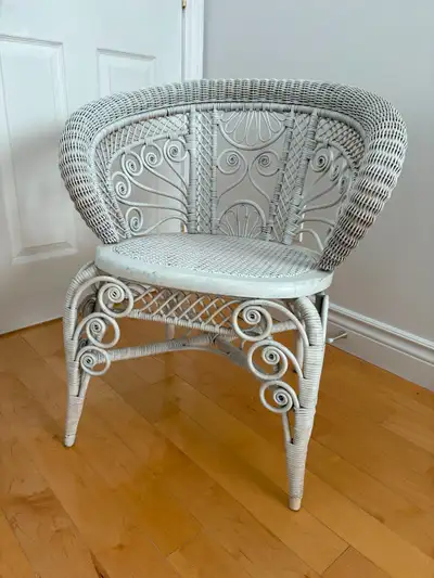 Chaise en rotin/ Rattan chair, View more