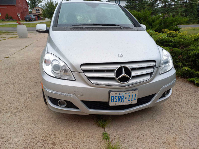 2011 Mercedes-Benz B200 in Cars & Trucks in Hamilton