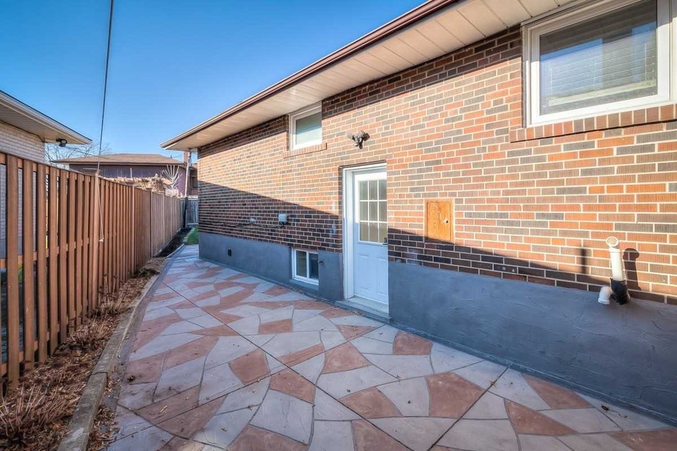 2 Bed Basement for Rent, Allanford Rd, Kennedy/401 Avaliable now 3
