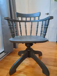 Chaise en bois massif 