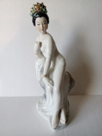 Vintage Porcelain Chinese Concubine Statue