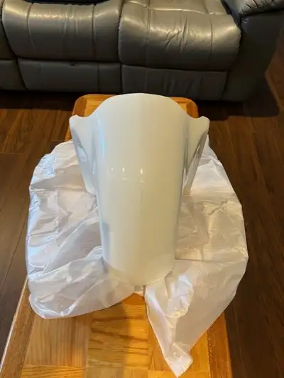 Front Fender for 2014 Honda Gold Wing in box never installed. Item order wrong ( Front Half ) White