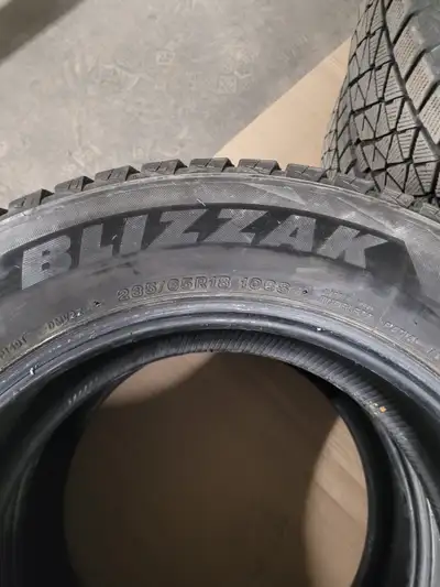 WINTER TIRES BLIZZAK 235/65R18 Good shape