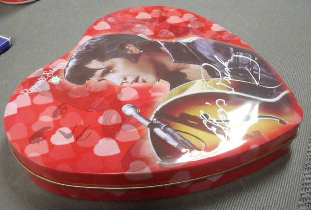 ELVIS CANDY TIN (RUSSELL STOVER CANDIES) in Arts & Collectibles in Lethbridge - Image 2
