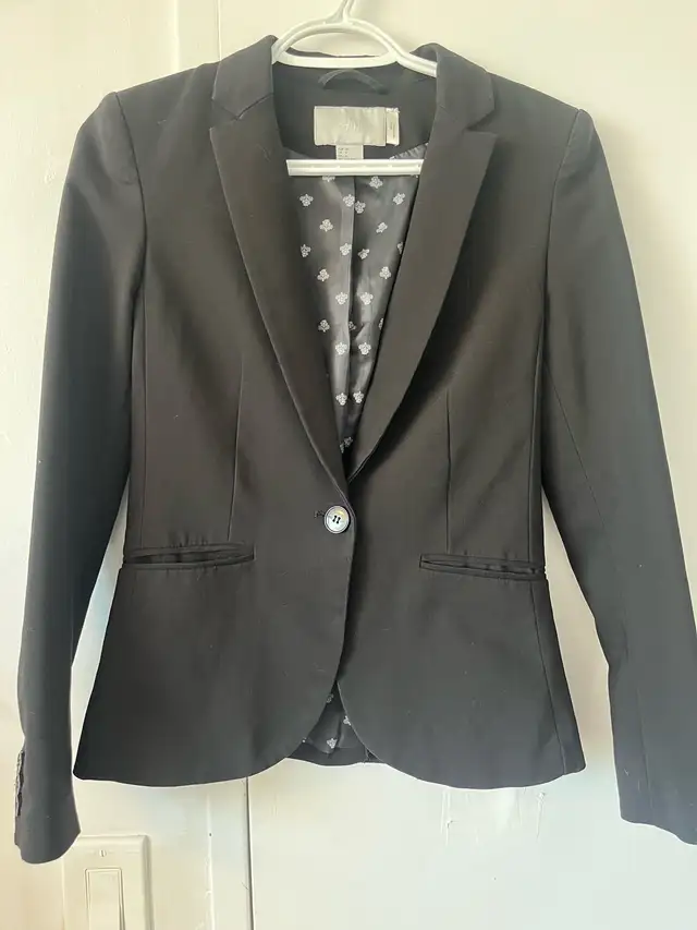 H&M Blazer in Women's - Tops & Outerwear in City of Toronto - Image 2