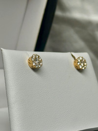 VS Diamond 14kt Gold Earrings