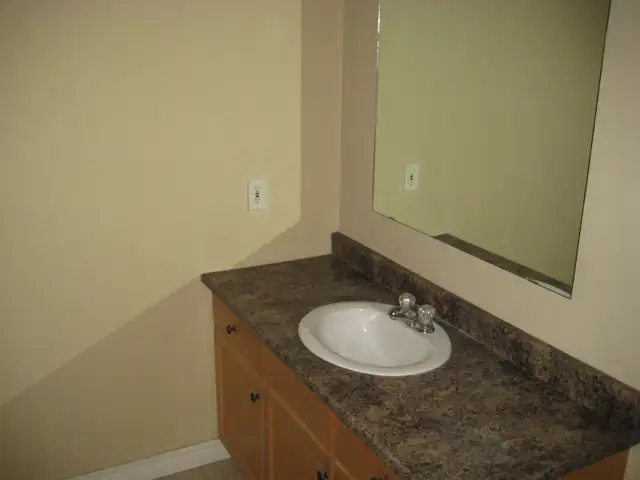 MODERN 2 BEDROOM APT. 6 MINUTE DRIVE TO DOWNTOWN CHARLOTTETOWN in Long Term Rentals in Charlottetown - Image 5