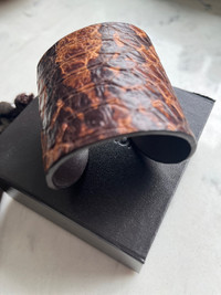 GORGEOUS MICHAEL KORS LEATHER CUFF