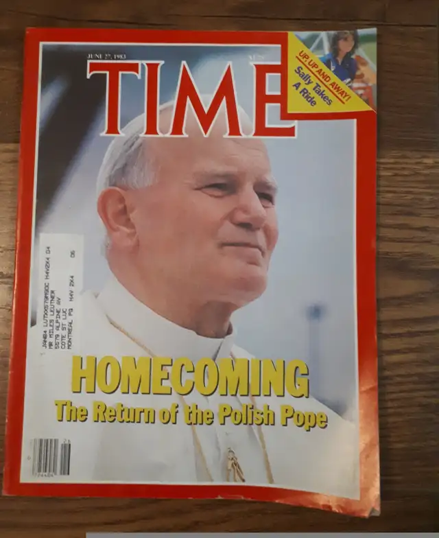 Lot de 4 Time magazine Pape Jean Paul II in Magazines in Laval / North Shore - Image 4