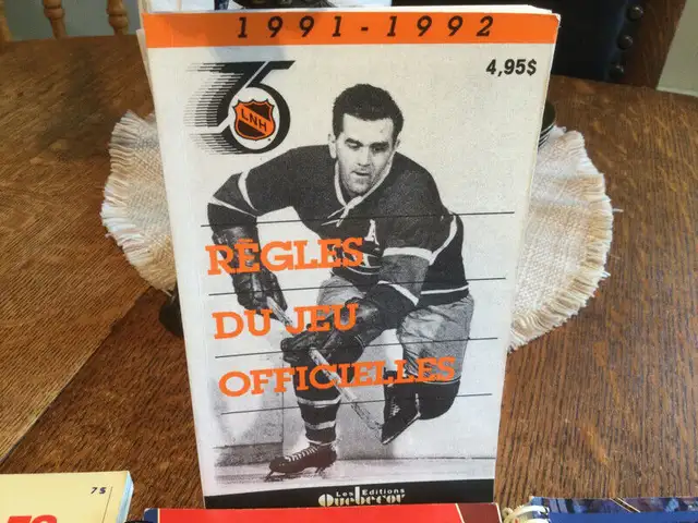 Vintage Les CANADIENS  7 livres hockey an 1989 à 1996 in Other in Laval / North Shore - Image 4