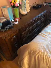large dresser and two matching nightstands - EX COND !!!!
