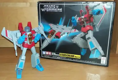 Selling a transformers Masterpiece MP-52 Starscream figure. This is the knock-off version. Figure is...
