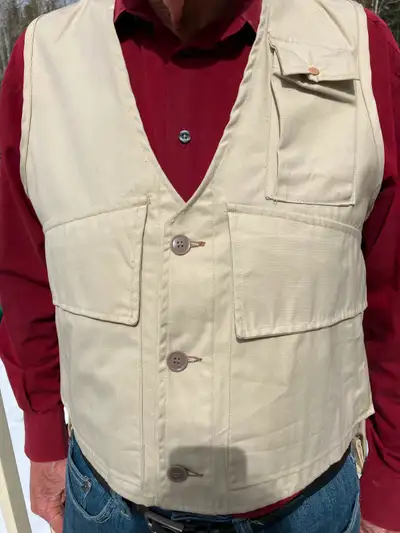 Falcon Brand fishing vest made in Canada, size L. never worn, 2 large front pockets, the top half of...