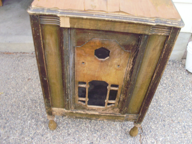 Antique Radio Cabinet in Arts & Collectibles in Saskatoon