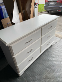 6 drawers dresser white in good shape 