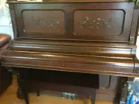 Piano upright