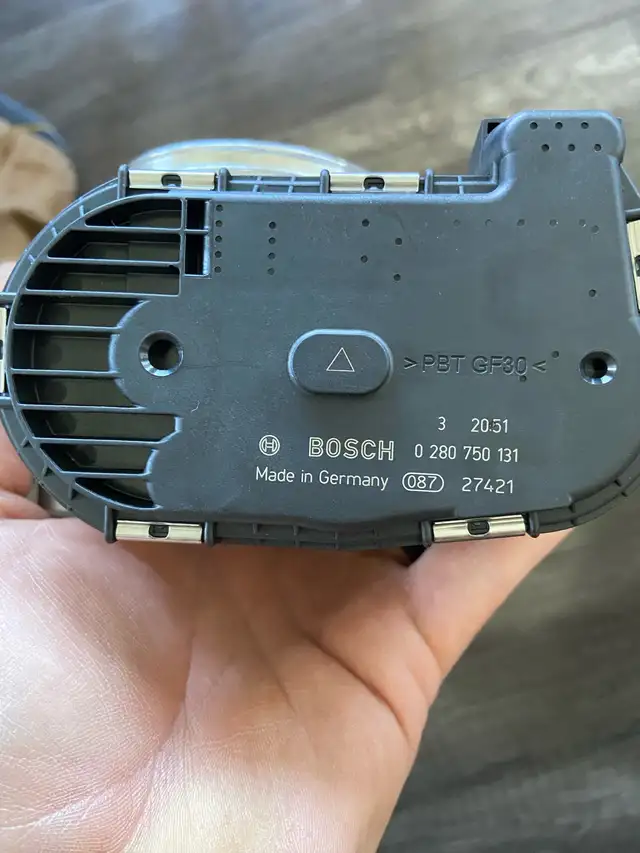 2006 volvo xc 90 throttle body brand new  in Engine & Engine Parts in Napanee - Image 5