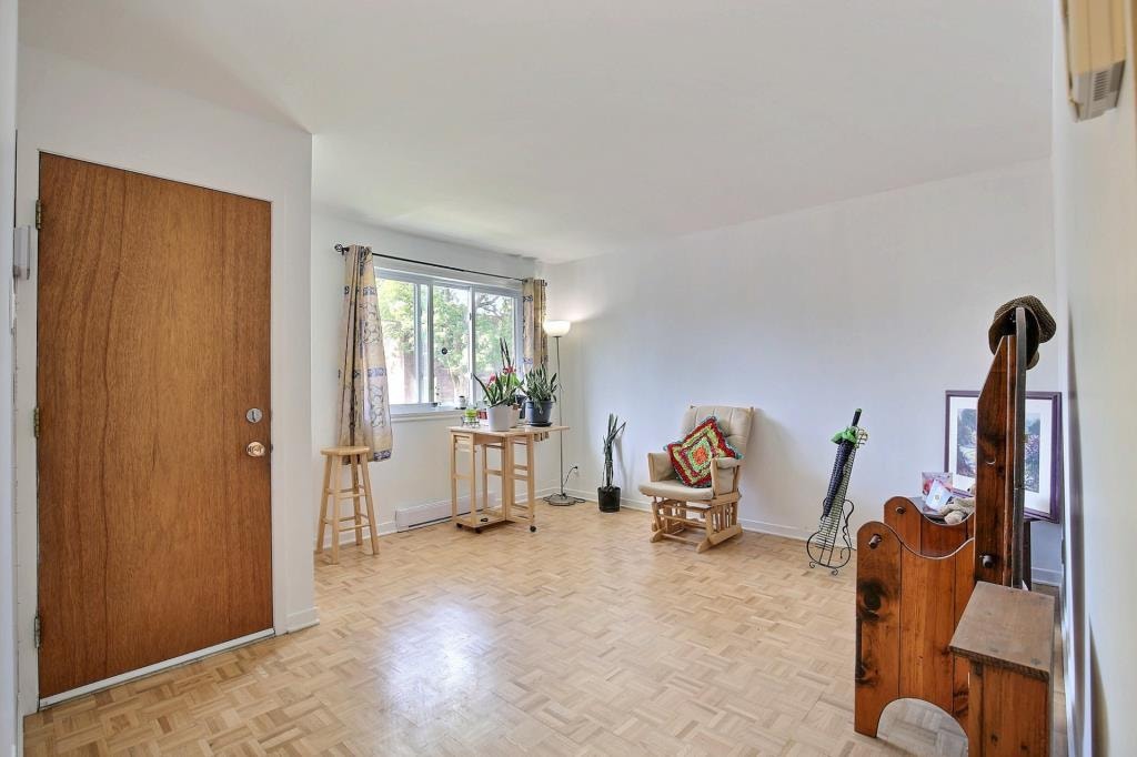 Beau 4½ à louer avec grande cour privée + 5 électroménagers — photo 1