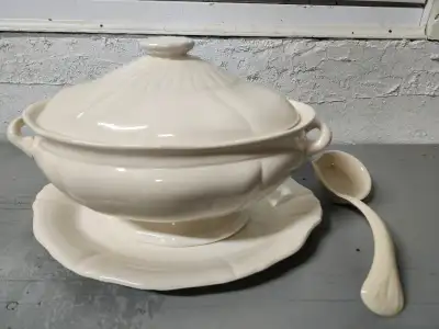 soupière en céramique, View more