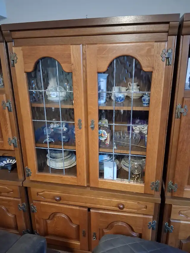 Wood cabinets in Bookcases & Shelving Units in Guelph - Image 4