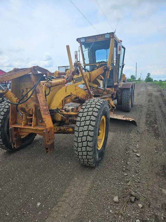 Champion 730 series III Grader in Heavy Equipment in Peterborough - Image 7