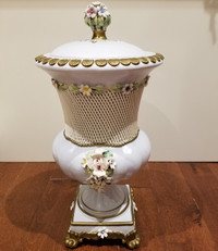 Capodimonte Italy vase/urn