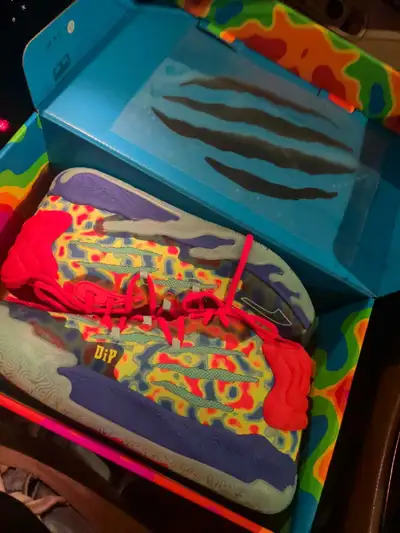 Basketball shoes , View more