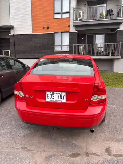 Je vends ma Volvo S40 2005, une berline fiable et confortable, idéale pour la conduite quotidienne,...
