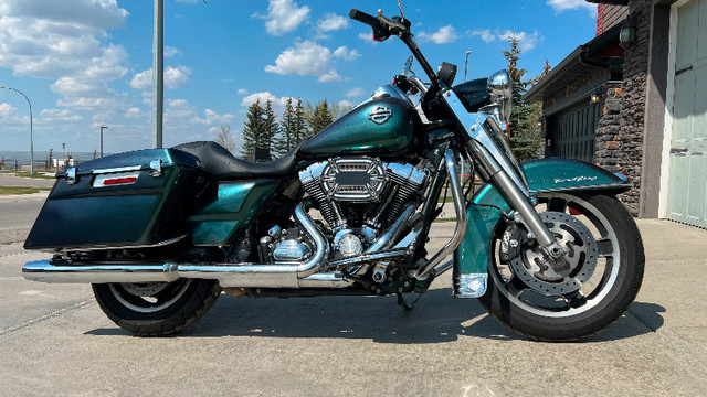 HARLEY ROAD KING 103 6 SPEED in Touring in Calgary - Image 2