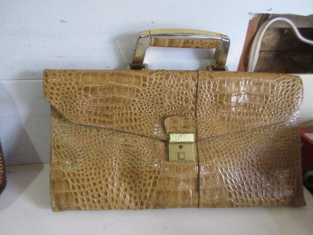 Vintage Leather Purse Italy in Women's - Bags & Wallets in Mississauga / Peel Region