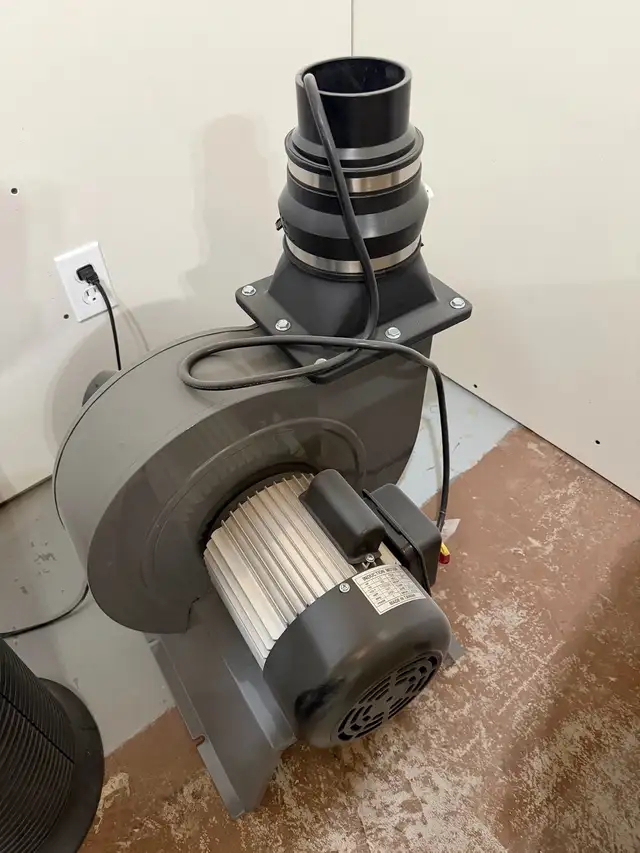 Magnum Dust Collector Mi11200 with extra hoses