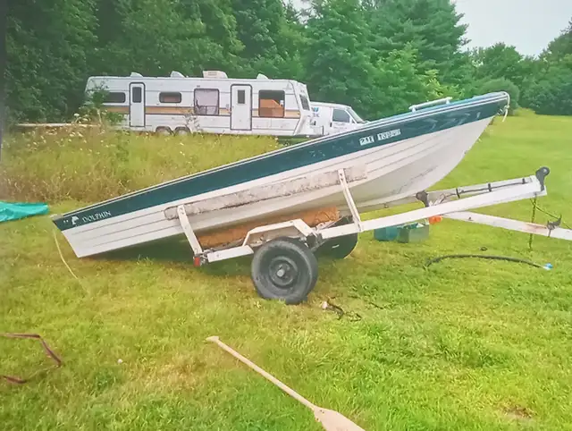 Boat and trailer for sale in Powerboats & Motorboats in Brockville - Image 3