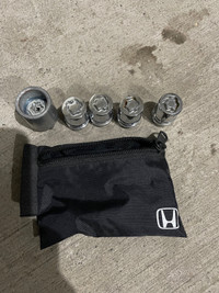 Honda locking lug set