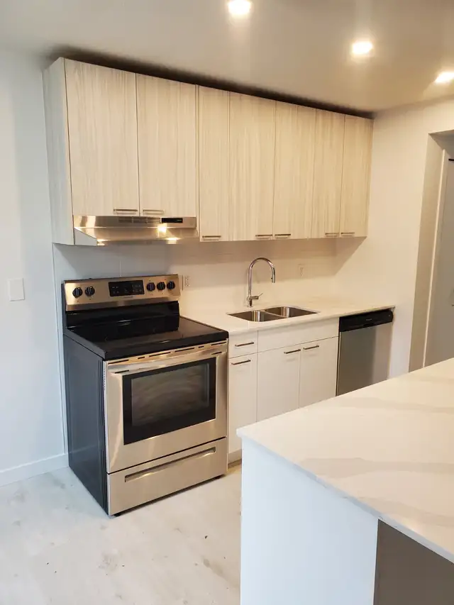 Spacious 3-Bedroom Apartment  Central Lynn Valley Private Patio in Long Term Rentals in North Shore - Image 2
