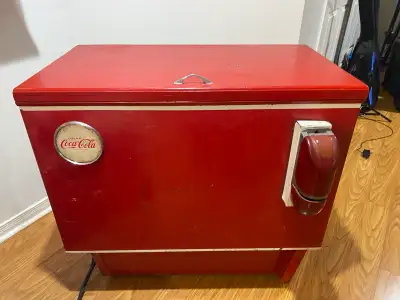 This classic vintage Coca-Cola chest cooler is a fantastic piece for any collector, featuring the ic...