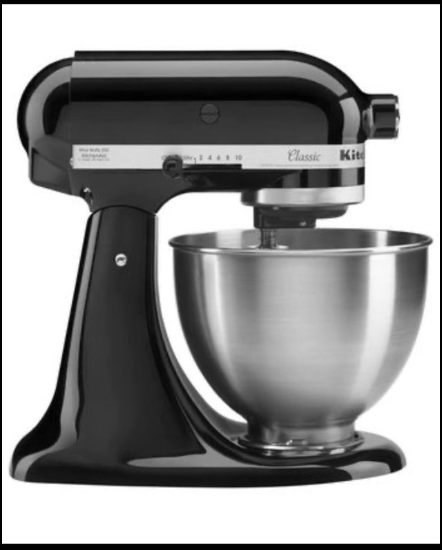Kitchen Aid stand Mixer  in Processors, Blenders & Juicers in Markham / York Region