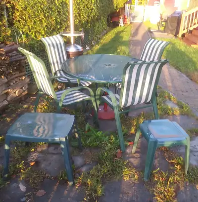 TABLE PATIO en métal, verte, incluant 4 CHAISES, View more