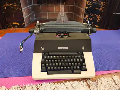 Up for sale is this vintage mid century design Remington typewriter. Made in Holland. Comes complete...