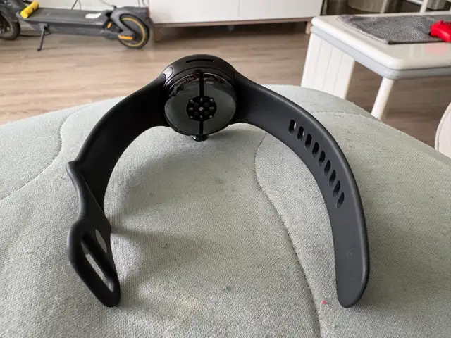 Lightly used Google Pixel Watch 2 LTE in General Electronics in City of Toronto - Image 3