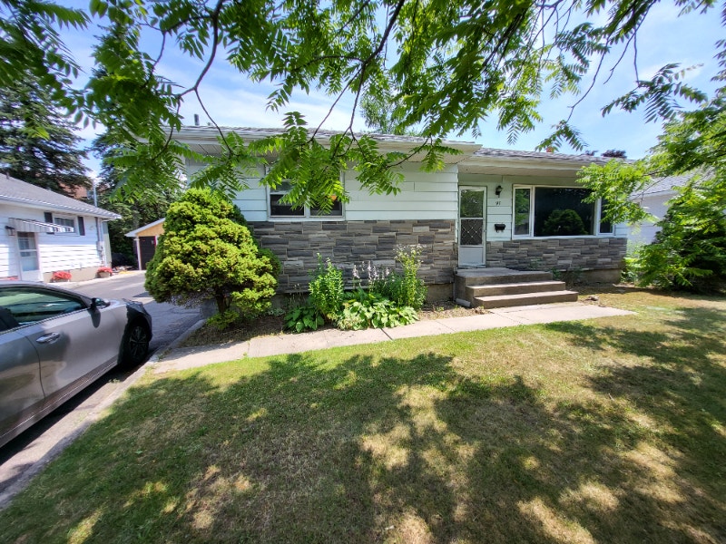 3 Bedroom house for rent 2250 (includes heat, water, & hydro) Long