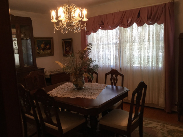 Antique dining room table with 6 chairs early 1900 in Dining Tables & Sets in St. Catharines