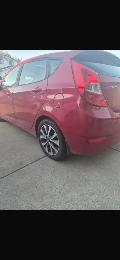 135,729km -ABS -cruise control -steering wheel controls -sunroof -keyless entry -heated seats -Bluet...