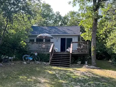 Escape to Nature – Your Cozy Cabin Getaway Awaits!, View more