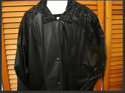 30$ - Manteau en Cuir Femmes M / Full Length  Leather Coat, View more