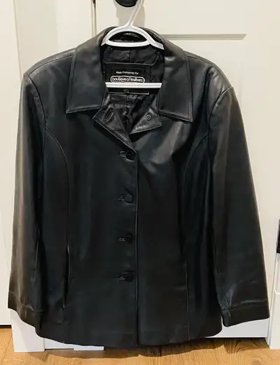 In excellent like new condition, this high quality leather coat is very stylish. While it’s labelled...