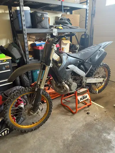 2000 cr250 2stroke, amazing bike, always start, added bar risers, exhaust. Just rebuilt the carb, Th...