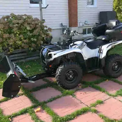 2015 Yamaha Grizzly 2500km also Kimplex plow with extension added so can also be used on side by sid...