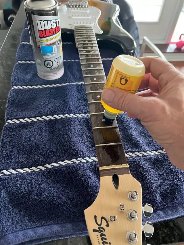 GUITAR CARE in Guitars in Mississauga / Peel Region - Image 6